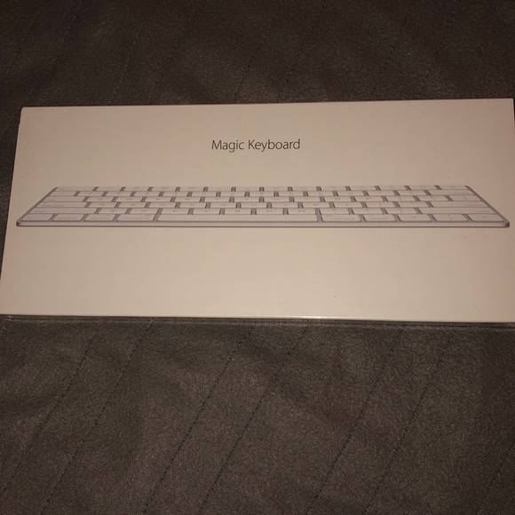Apple  Bluetooth Magic Keyboard - Picture 1 of 3
